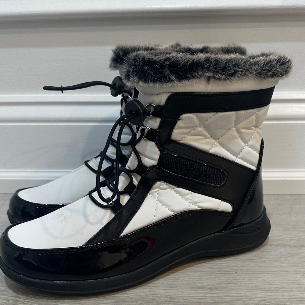 totes Black and White Quilted Winter Boots